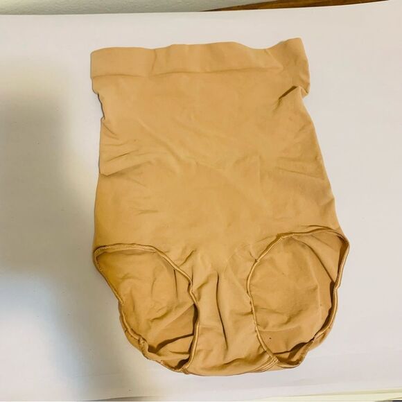 SKIMS Tan Shapewear High Waist Briefs size 2x/3x - Picture 4 of 7